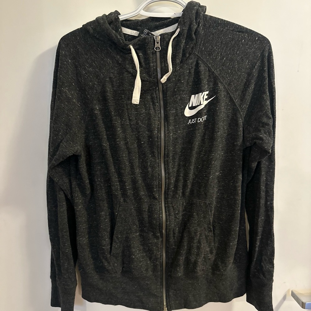 Women’s Nike zip up hoody. Size medium.